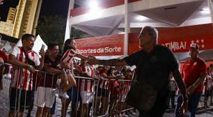 "Como o Vila Nova deixou?": No comando de Hélio dos Anjos, torcida do Náutico fica incrédula como decisão