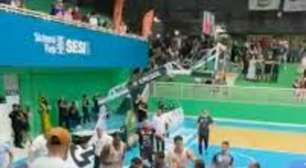 Árbitro é agredido com socos e chutes após vitória do Caxias sobre o Pato no NBB; veja