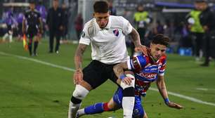 Novo zagueiro do Vasco, Saldivia desembarca no Rio e cita conversa com Diniz