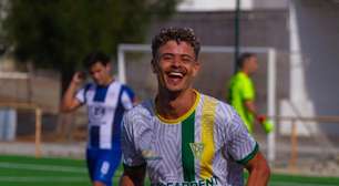 Wender Ferreira brilha no futebol português e lidera o ataque do Amarelejense na temporada