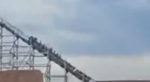 Montanha-russa para e 22 pessoas precisam ser resgatadas dos trilhos no Hopi Hari