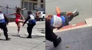 Com socos e chutes, mulher é flagrada em luta corporal com dois PMs no RJ