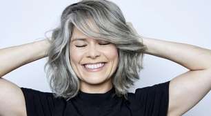 Alberto Cerdán, cabeleireiro: 'Existem cabelos grisalhos mais grossos, mais resistentes e com cutícula fechada. Estes requerem fórmulas específicas'