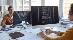 A inteligência artificial cria uma nova classe de profissionais e quem sabe operar essas ferramentas passa a ganhar como pleno