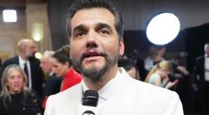 Camisa especial e volta olímpica: torcida do Vitória vibra com Globo de Ouro de Wagner Moura