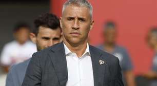 Crespo centraliza discurso e tenta blindar elenco do São Paulo em meio a crise institucional