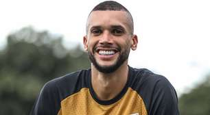 São Paulo confirma retorno do zagueiro Dória