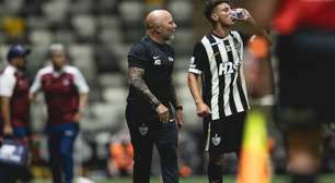 Sampaoli cita falta de diálogo com Hulk e pressiona Atlético por definição imediata do elenco