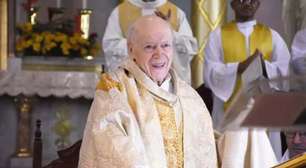 LUTO! Padre morre aos 103 anos enquanto rezava Ave Maria