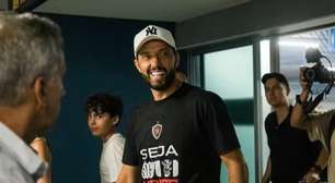 Nenê é recebido com festa e celebra chegada ao Botafogo-PB: "Motivado"