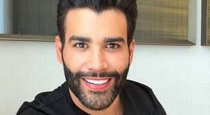 Gusttavo Lima brinca com Alexandre Pires e Marrone durante show