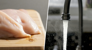 Lavar o frango antes de cozinhar é uma péssima ideia; saiba o porquê