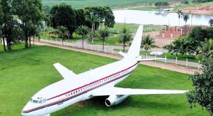 Avião boeing 737 transforma fazenda em atração inusitada