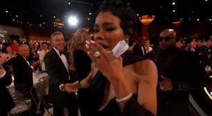 Atriz se assusta e pula para trás ao ser anunciada como vencedora do Globo de Ouro