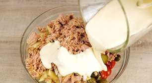 Salada de macarrão deliciosa e super fácil de preparar; você só vai querer fazer assim agora