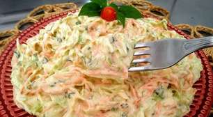 Salada de repolho americana: o acompanhamento clássico, crocante e agridoce que combina com tudo
