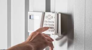 Três tecnologias de até R$ 200 que deixam quem mora sozinho mais seguro e tranquilo