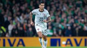 Barcelona anuncia o retorno do João Cancelo