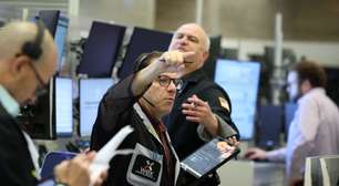 Wall Street recua com queda de ações financeiras por preocupações com taxas de cartão de crédito