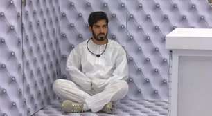 BBB26: Ricardinho aperta o botão e desiste do Quarto Branco: 'Quero meu celular'