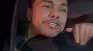 VÍDEO: Zezé Di Camargo fica com a cabeça presa na janela do carro: 'Chorando de rir'