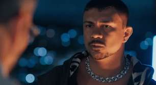 Três Graças: Bagdá vive romance com personagem improvável, leva tiro e desmaia