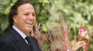 Julio Iglesias é acusado de assédio sexual e tráfico humano por ex-funcionárias