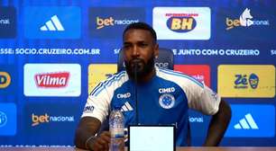 Gerson chora ao defender o pai de críticas em apresentação no Cruzeiro: 'Juntos até o final'