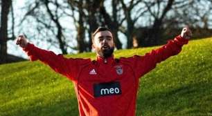 Vídeo: time agradece único torcedor presente em estádio após goleada