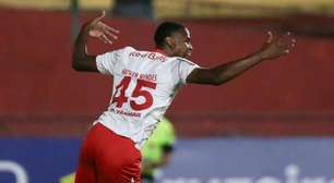 Na calada da noite, Vitória encaminha contratação de lateral-direito do RB Bragantino