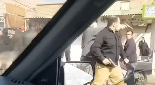 'Eram dois ou três mortos em cada beco': os relatos da violenta repressão aos protestos no Irã