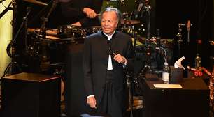 Julio Iglesias é acusado de agressão sexual e tráfico humano por ex-funcionárias