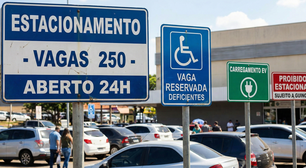 Estacionar onde a placa proíbe pode custar até R$ 130,16 e gerar pontos na habilitação