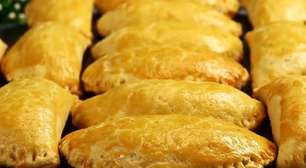 Receita de pastel de forno assado com massa profissional que derrete na boca e rende muito