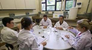 Degustação da água tratada em Porto Alegre auxilia no monitoramento do gosto e odor