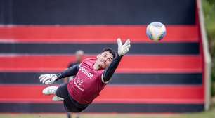 Contrato até 2027 e retorno próximo: Fintelman se aproxima de retorno ao gol do Vitória