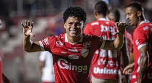 Jogador do Vila Nova se emociona e conta: "Nunca consegue deixar"