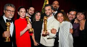 Gente como a gente! Após brilhar no Globo de Ouro, atriz surge de chinelo em shopping de luxo; veja