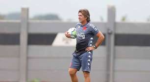 Técnico ex-Vasco foge do Irã após pedir refúgio em embaixada