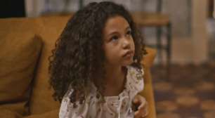 Atriz mirim de 'Dona de Mim', Elis Cabral, aproveita as férias na Disney