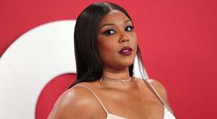Lizzo chega a acordo em processo relacionado à controvérsia dos 'ótimos jeans' de Sydney Sweeney