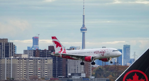 Homem fica preso em porão de avião e é resgatado após passageiros ouvirem gritos