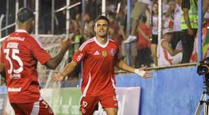 Atacante do Inter Borré se emociona e faz desabafo após marcar dois gols contra o Monsoon