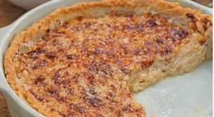 Torta de cebola caramelizada cremosa e gratinada - surpreende