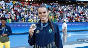 Nova volante comenta relação com Tamires e reedição de dupla da Seleção no Corinthians