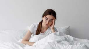 Dormir e acordar cansado: 5 causas comuns