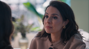 Andréia Horta chora com mensagem de fã após cena de Zenilda e Lorena em Três Graças: 'Minha mãe...'