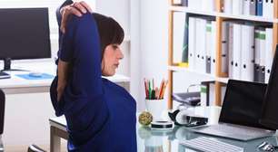 Quarto branco: alongamentos para aliviar tensão em pouco espaço