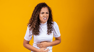 Cólica menstrual: veja exercícios para amenizar as dores