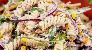 Como fazer salada de macarrão super rápida que fica pronta em poucos minutos para o seu almoço